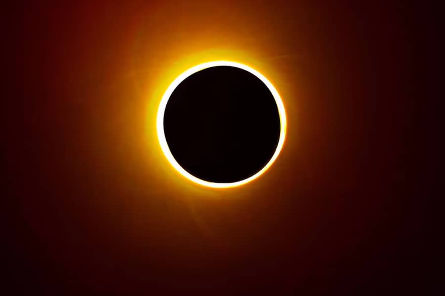 At what hour will the annular solar eclipse occur on October 2