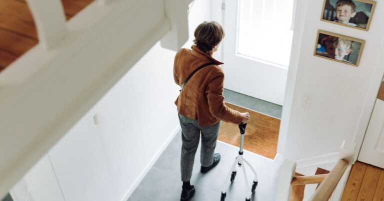 How to Choose a Medical Alert System: 7 Things to Check